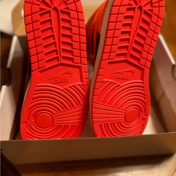 NEW WMNS AIR JORDAN 1 MID SE 10.5- RUSH ORANGE CRIMSON BLISS - Picture 6 of 6